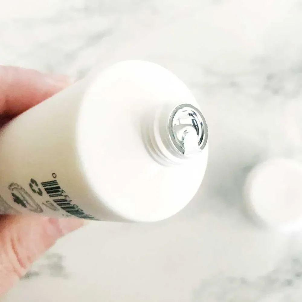 NEW Voir Moisturizing & Repairing Hair Masque